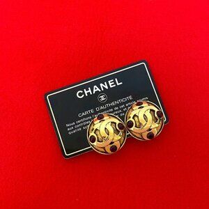 Chanel 25 Vintage Gripoix CC Logo Motif Earrings